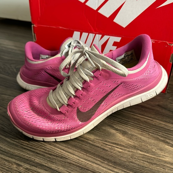 Women’s 3.0 Free shoe. - Picture 2 of 2